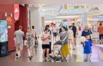 九江：商场纳凉 激活“清凉经济”（图）