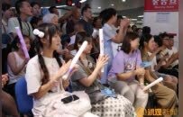 外国留学生亮相南昌地铁纳凉音乐会 共度七夕佳节