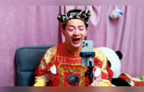 一天两场演出、被投喂到想吐，“雪饼猴”走红