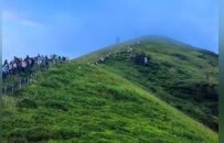 江西武功山金顶草甸今起实行生态轮休，景区回应：轮休片区约15.21亩，核心观景区域均不在封闭范围内