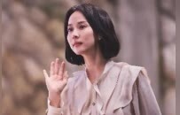 56岁“韩国李小冉”又火了：这逆天细腰大长腿，P都不敢这么P！