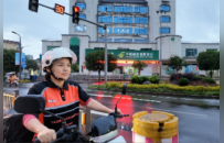 1年跑6400单外卖，被嘲“没苦硬吃”，江西铜鼓社工女干部回应：不为赚钱，只为真正理解骑手的苦