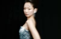 Jennie 这条浅蓝色长裙，藏着今年的年度流行色？