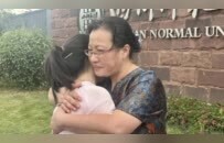 “床头放菜刀”女孩来川师大报到