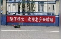 “院子很大 欢迎老乡来晾晒”宜黄县一派出所敞开大门供群众晒谷