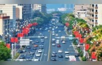 五星红旗迎风飘扬 南昌街头国庆氛围浓（图）