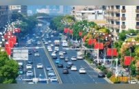 五星红旗迎风飘扬 南昌街头国庆氛围浓（图）