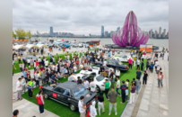 百车巡游英雄城 一场跨越时光的汽车对话