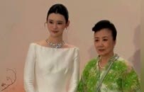 一件婚纱穿两次，何猷君奚梦瑶的环保婚礼…