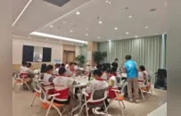情暖志愿心，共度中秋月