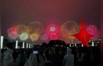 现场图来了！南昌国庆烟花晚会震撼上演 满目皆是浪漫