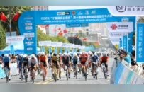 逐绿驰骋 2026环鄱阳湖国际自行车大赛铜鼓站精彩落幕
