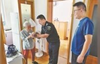 江西籍保安清早在杭州一小区捡到3张求救纸条 九旬老太求救点名找他