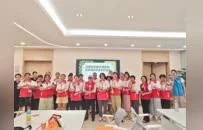 情暖志愿心，共度中秋月