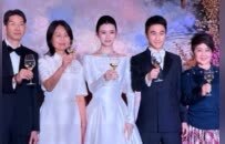 一件婚纱穿两次，何猷君奚梦瑶的环保婚礼…