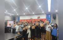 情暖企业迎中秋 巧手做饼聚同心