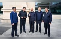黑龙江省委书记假期督导检查，与农场经营业户、游客交谈