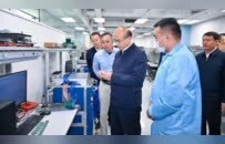 黑龙江省委书记假期督导检查，与农场经营业户、游客交谈