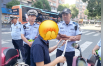 南昌交警查获多辆套牌电动自行车