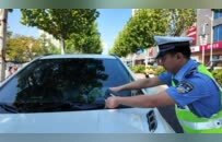 宜春中心城区中山中路一路段机动车违停现象严重 标识牌形同虚设