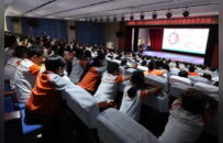 冠军榜样加持！专业队伍赋能田径传统校 科学训练助力少年逐梦赛场