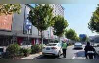 宜春中心城区中山中路一路段机动车违停现象严重 标识牌形同虚设