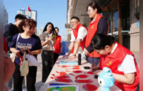 温情社保守护幸福“夕阳红”！青岛市人社局深入开展“敬老月”社保服务活动