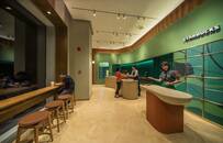 星巴克开首家“啡快”概念店 离瑞幸自提店不到20米