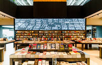 许知远做淘宝主播直言难适应，6家书店直播共发声：应对危机