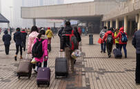 12306平均一年售出30亿张火车票 春运大潮幕后的“一线战场”