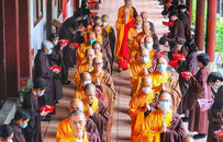 莆田南山广化寺举行浴佛活动，庆祝释迦佛诞