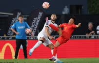 国足0-0闷平10人新西兰 武磊失良机+造红