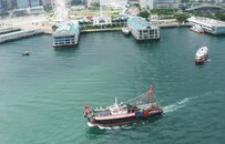 香港逾百艘渔船维港巡游 庆祝中国共产党成立100周年暨香港回归24周年