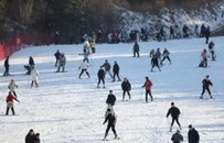 辽宁滑雪场相继“开板” 滑雪人群更趋年轻化