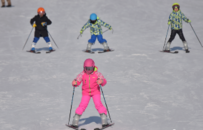 助力冬奥！丹东举行万人青少年上冰雪活动