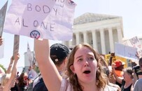 “不让我堕胎，就不跟你XX！”愤怒的美国女性开始呼吁禁欲…