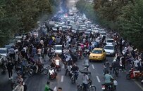 9月的伊朗 陷入一场“头巾”引发的巨大风暴