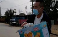 郑州富士康返乡员工：走了50公里，脚丫子磨破了