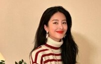 杨采钰的新年战裙太美了！这么穿2023美一年