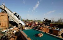 “毁灭性”龙卷风狂扫百英里，美国两州至少已死26人