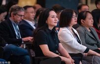 51岁孟晚舟上位“董事长”，颜值衣品气场全开