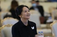 51岁孟晚舟上位“董事长”，颜值衣品气场全开