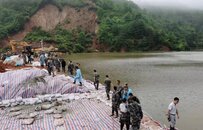抗洪救援现场多图直击丨江西省军区组织民兵参与抗洪抢险