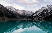 比新疆人少，无需签证，在这个国家看遍绝美高山、森林、湖泊！