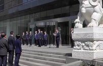 新国务院直属机构挂牌后，“一把手”表态：妥善处置化解重点领域金融风险