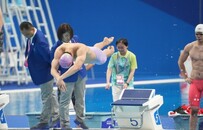 破亚洲纪录！中国队夺得男子4×100米自由泳接力金牌