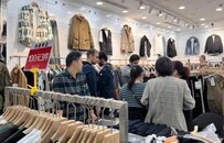 外国运动员组团逛杭州小商品市场，开口就是对半砍，店主：他们太会了