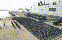 25000吨巨舰横穿南海，卸下百辆战车！中方一亮剑，美国瞬间破防
