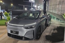 X9超级增程订单火爆!小鹏高管:建议立刻下单争取开回家过年