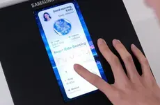 三星展示能测血压的手机显示屏，还支持隐私防窥
